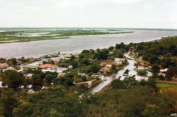 AÑO 1979 - COLOR - VIDA CAMPESINA EN PARAGUAY (JOSÉ MARÍA BLANCH)